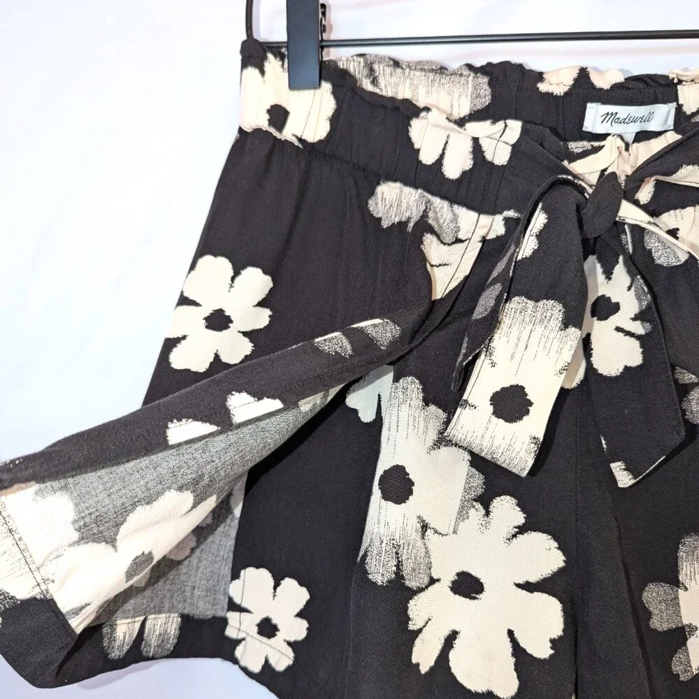 Madewell | Black & Cream Drapey Pull-On Shorts in Ikat Floral | Size Small